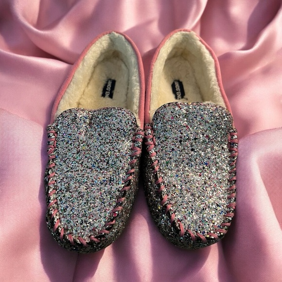 Youth size 5 Lands End sparkly slippers with pink trim - Picture 1 of 1